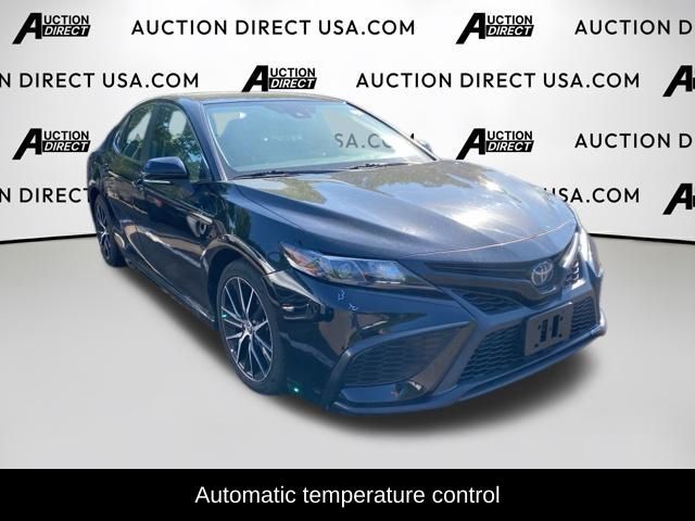 2022 Toyota Camry Hybrid SE