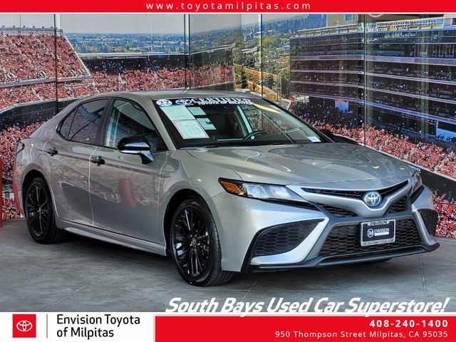 2022 Toyota Camry Hybrid SE