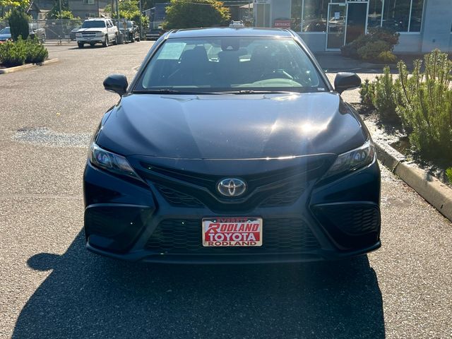 2022 Toyota Camry Hybrid SE