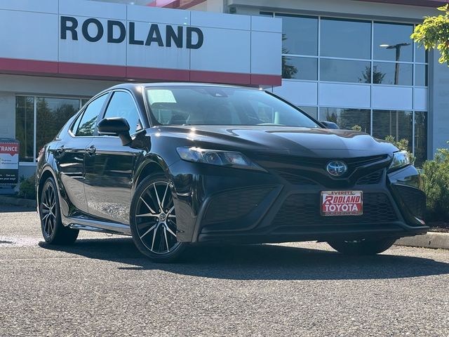 2022 Toyota Camry Hybrid SE