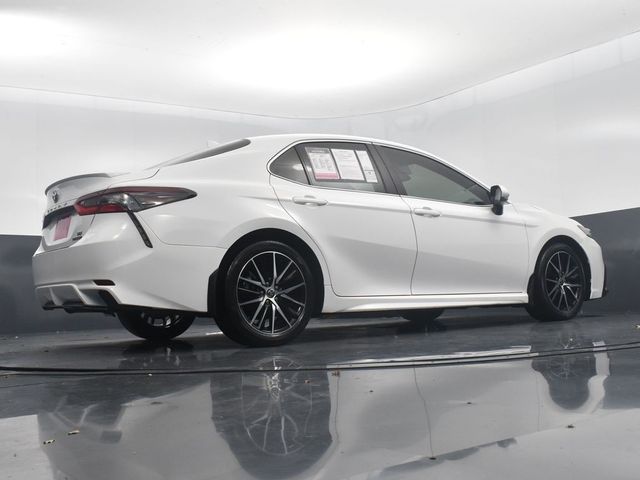 2022 Toyota Camry Hybrid SE