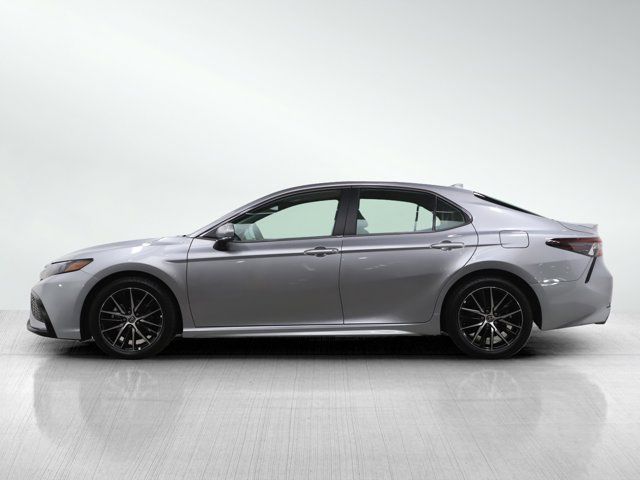 2022 Toyota Camry Hybrid SE