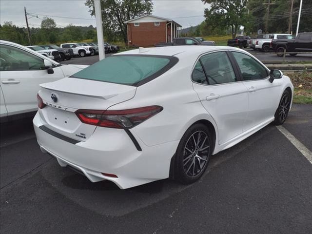 2022 Toyota Camry Hybrid SE