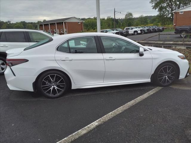 2022 Toyota Camry Hybrid SE