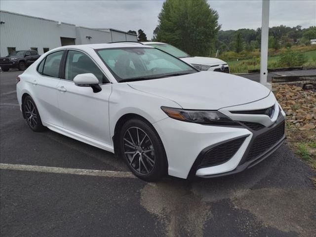 2022 Toyota Camry Hybrid SE