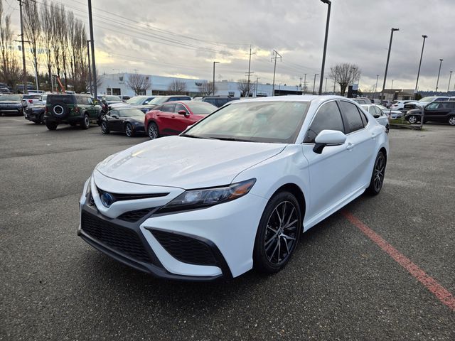 2022 Toyota Camry Hybrid SE