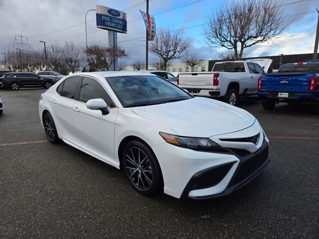 2022 Toyota Camry Hybrid SE