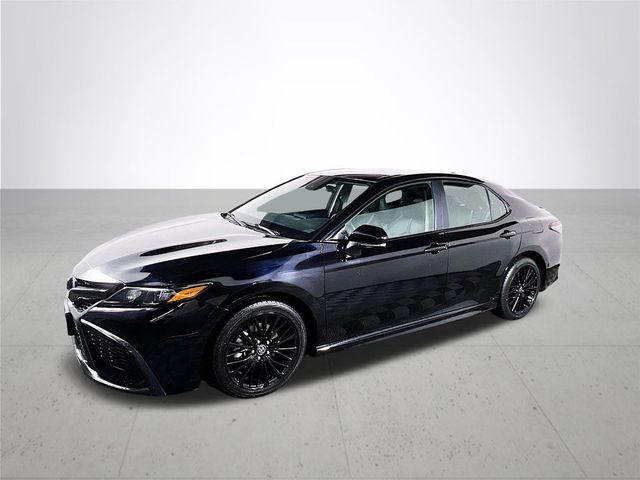 2022 Toyota Camry Hybrid SE