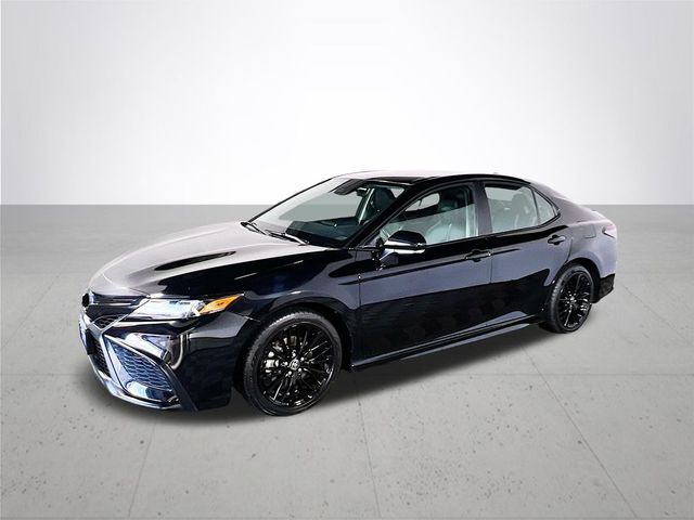 2022 Toyota Camry Hybrid SE