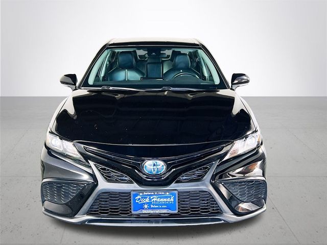 2022 Toyota Camry Hybrid SE