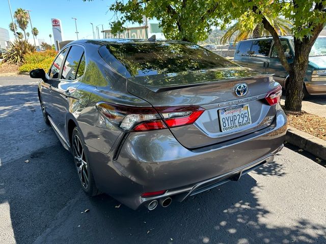 2022 Toyota Camry Hybrid SE