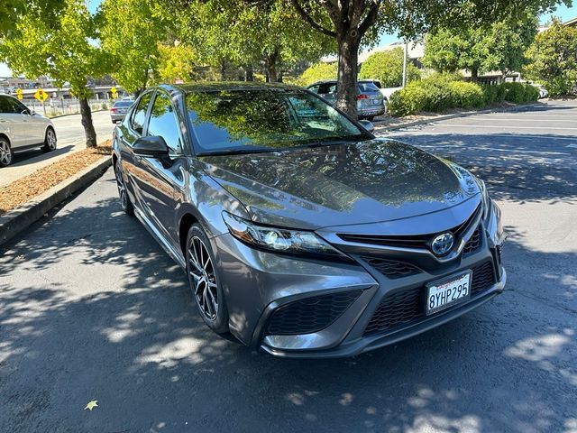 2022 Toyota Camry Hybrid SE