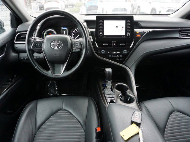 2022 Toyota Camry Hybrid SE