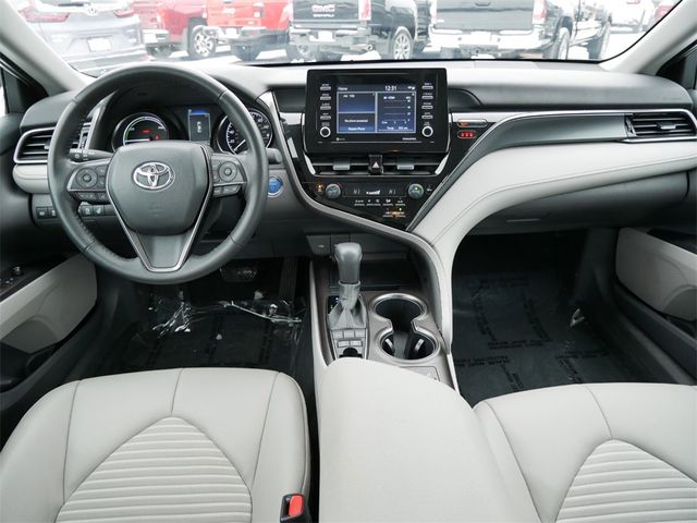 2022 Toyota Camry Hybrid SE