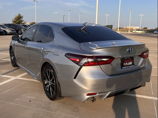 2022 Toyota Camry Hybrid SE