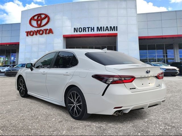 2022 Toyota Camry Hybrid SE