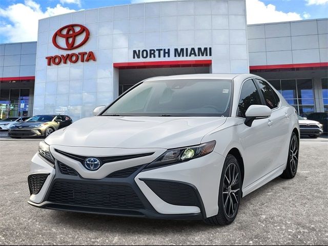 2022 Toyota Camry Hybrid SE