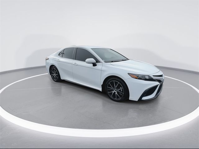 2022 Toyota Camry Hybrid SE