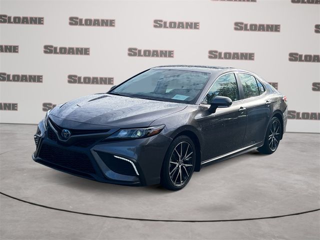 2022 Toyota Camry Hybrid SE