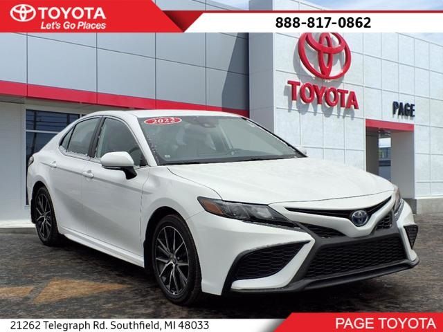 2022 Toyota Camry Hybrid SE