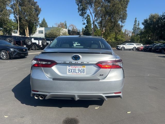 2022 Toyota Camry Hybrid SE