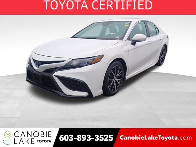 2022 Toyota Camry Hybrid SE