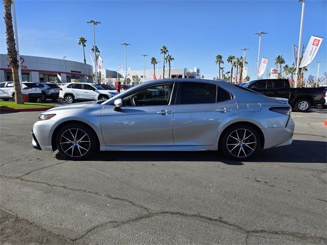 2022 Toyota Camry Hybrid SE