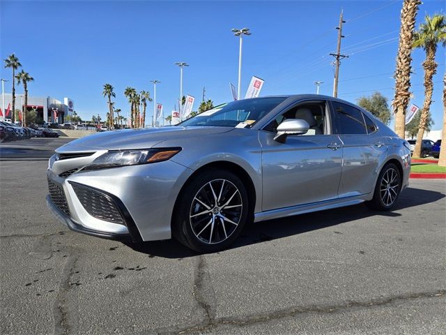 2022 Toyota Camry Hybrid SE