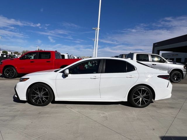 2022 Toyota Camry Hybrid SE