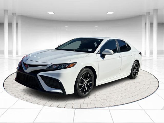 2022 Toyota Camry Hybrid SE