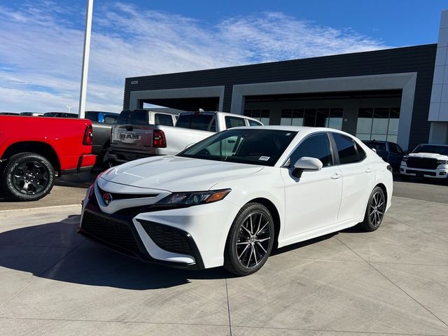 2022 Toyota Camry Hybrid SE