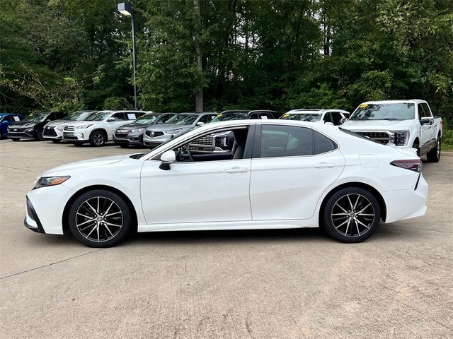 2022 Toyota Camry Hybrid SE