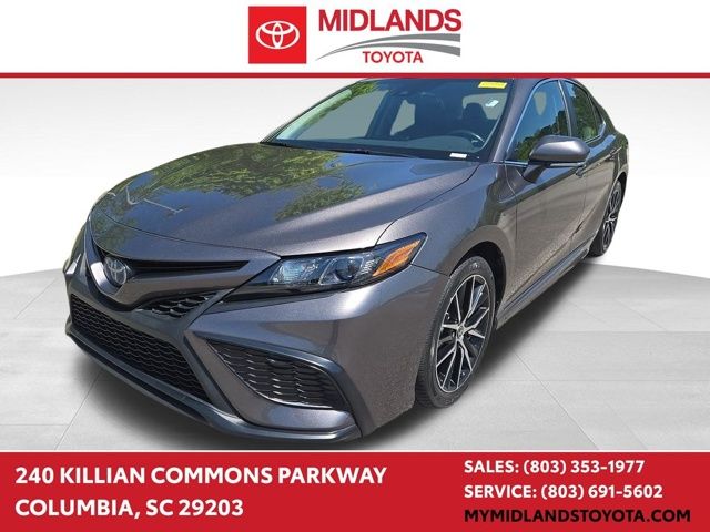 2022 Toyota Camry Hybrid SE