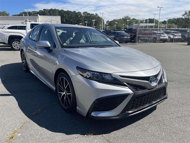 2022 Toyota Camry Hybrid SE