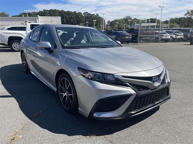 2022 Toyota Camry Hybrid SE