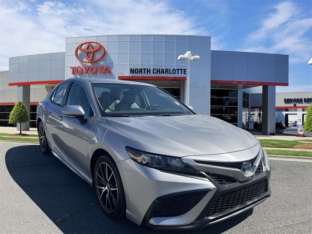 2022 Toyota Camry Hybrid SE