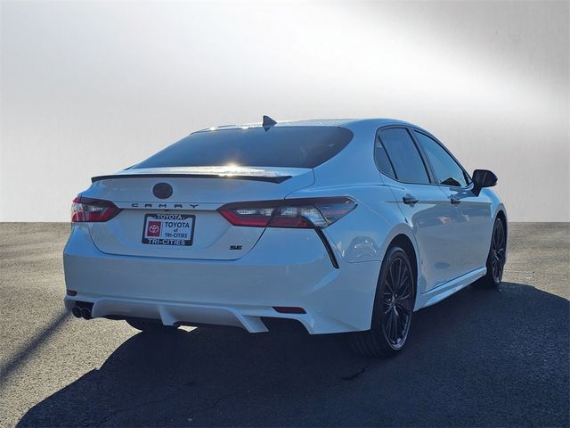 2022 Toyota Camry Hybrid SE