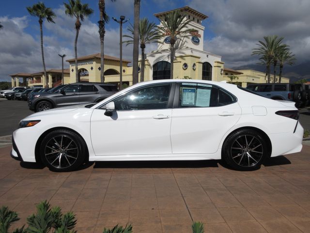 2022 Toyota Camry Hybrid SE