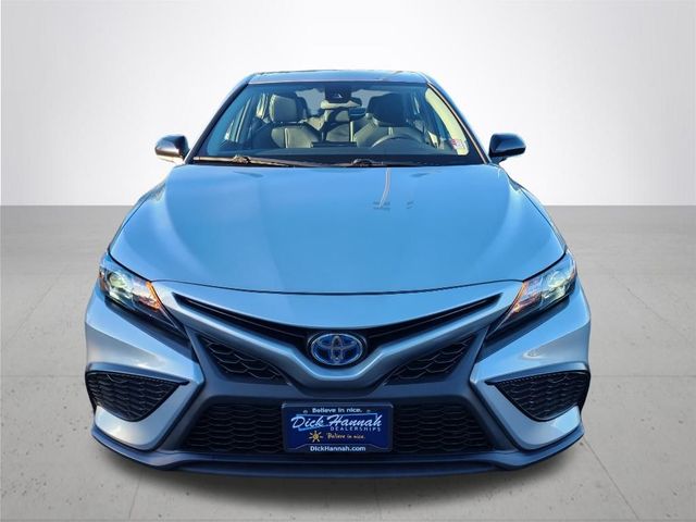 2022 Toyota Camry Hybrid SE