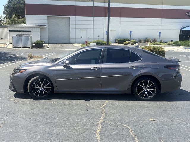 2022 Toyota Camry Hybrid SE