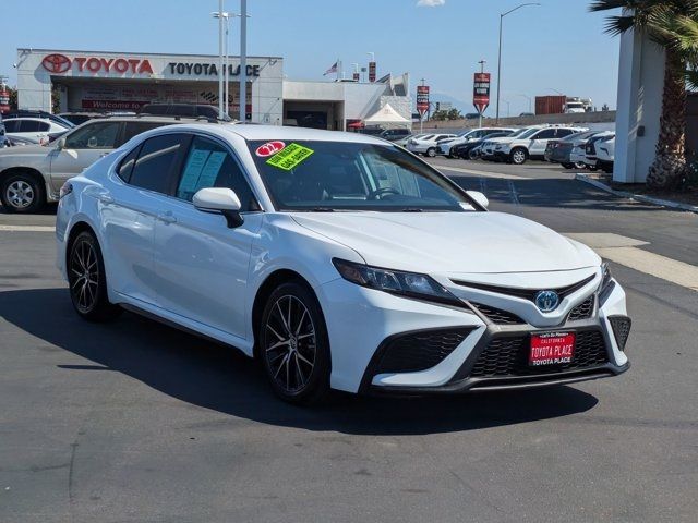 2022 Toyota Camry Hybrid SE