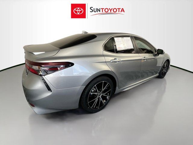 2022 Toyota Camry Hybrid SE