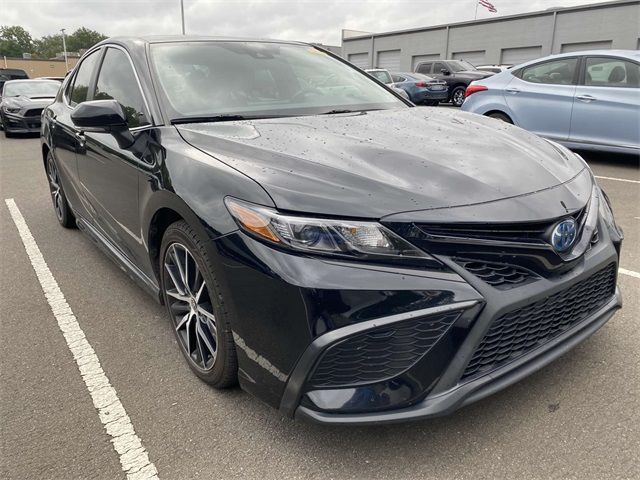 2022 Toyota Camry Hybrid SE