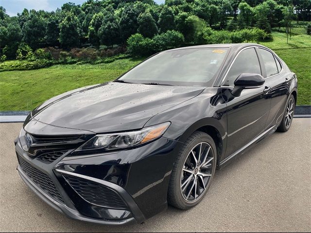 2022 Toyota Camry Hybrid SE