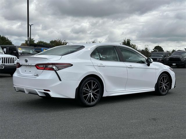 2022 Toyota Camry Hybrid SE