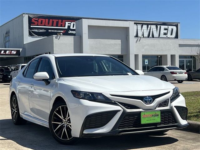 2022 Toyota Camry Hybrid SE