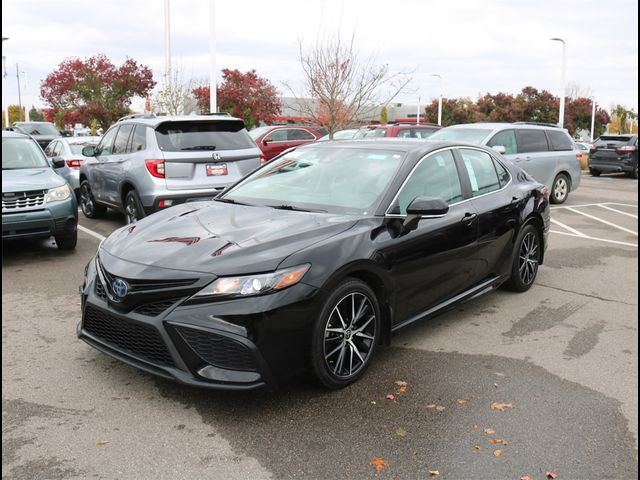 2022 Toyota Camry Hybrid SE