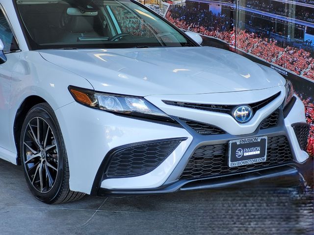 2022 Toyota Camry Hybrid SE