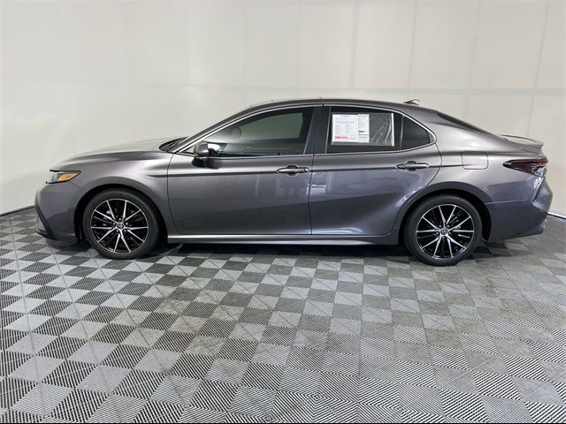 2022 Toyota Camry Hybrid SE