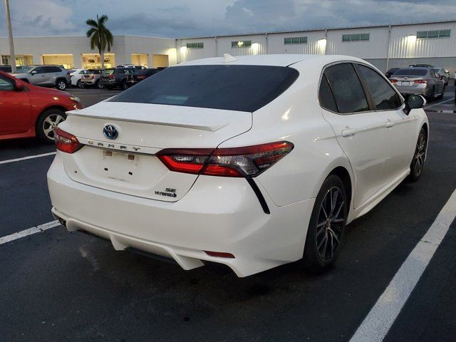 2022 Toyota Camry Hybrid SE